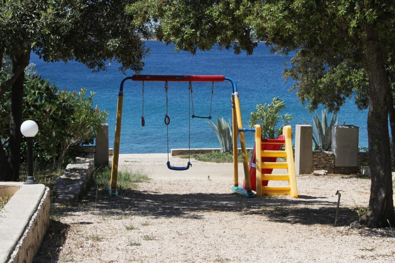 Apartments By The Sea Mandre, Pag - 6284 Kolan Zewnętrze zdjęcie
