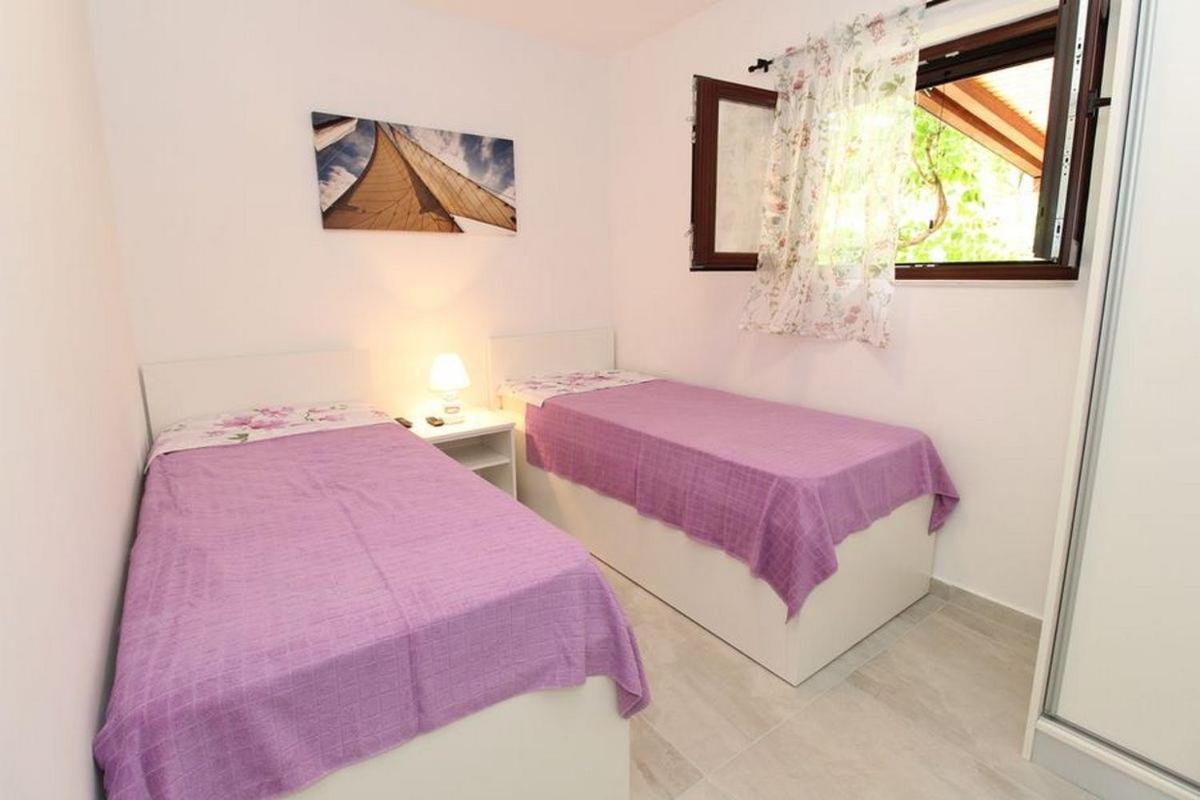 Apartments By The Sea Mandre, Pag - 6284 Kolan Zewnętrze zdjęcie
