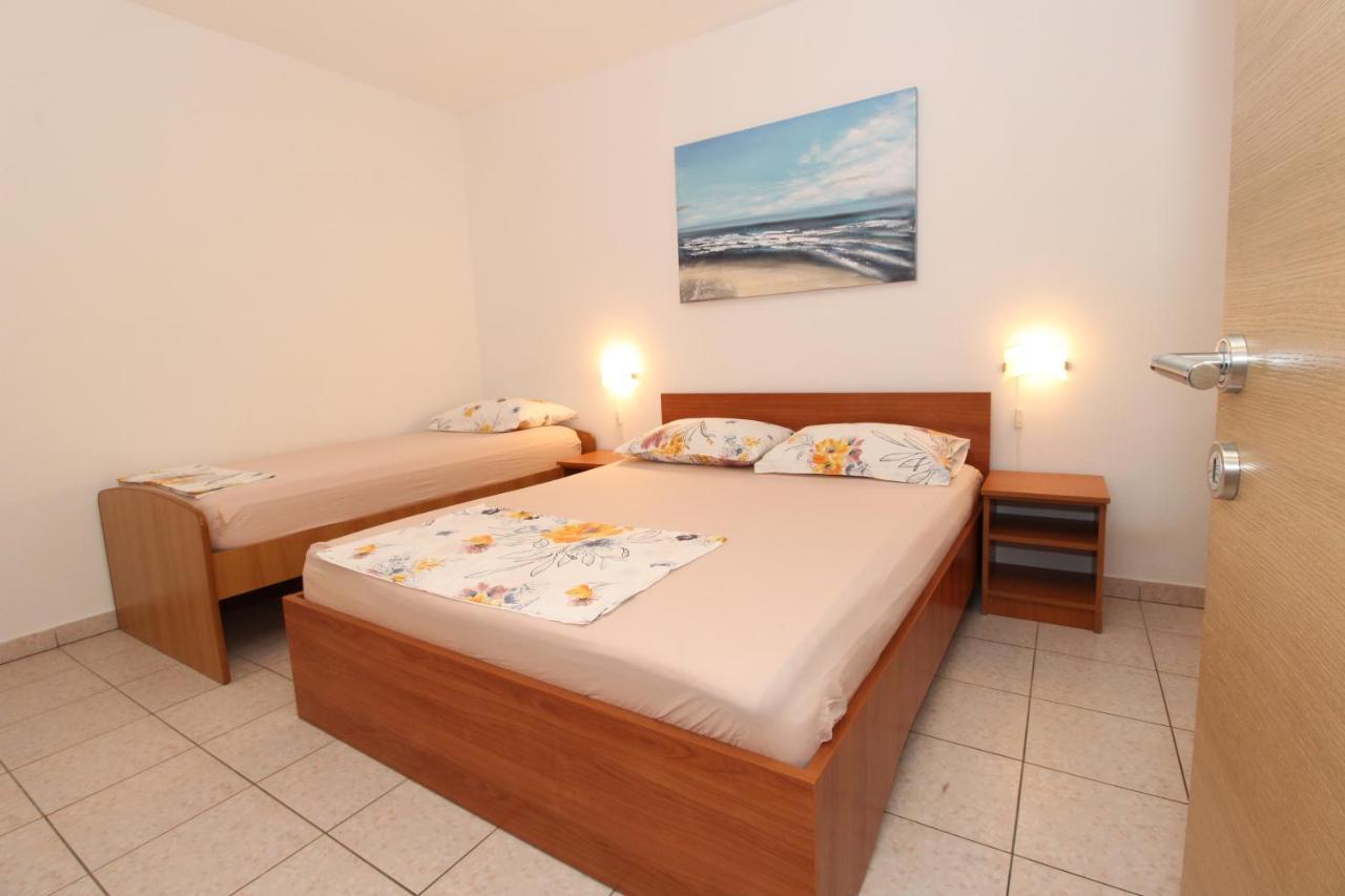 Apartments By The Sea Mandre, Pag - 6284 Kolan Zewnętrze zdjęcie