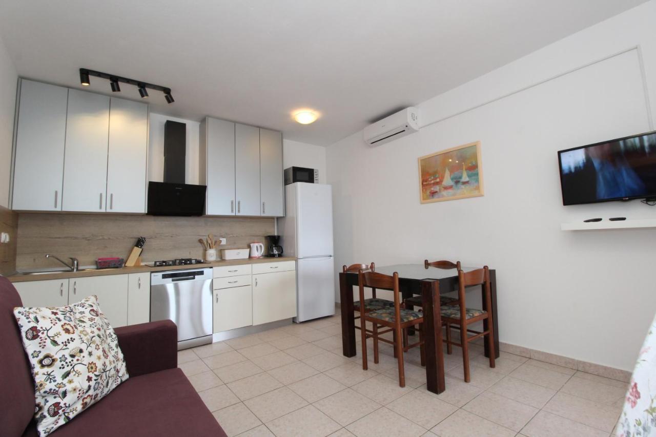 Apartments By The Sea Mandre, Pag - 6284 Kolan Zewnętrze zdjęcie